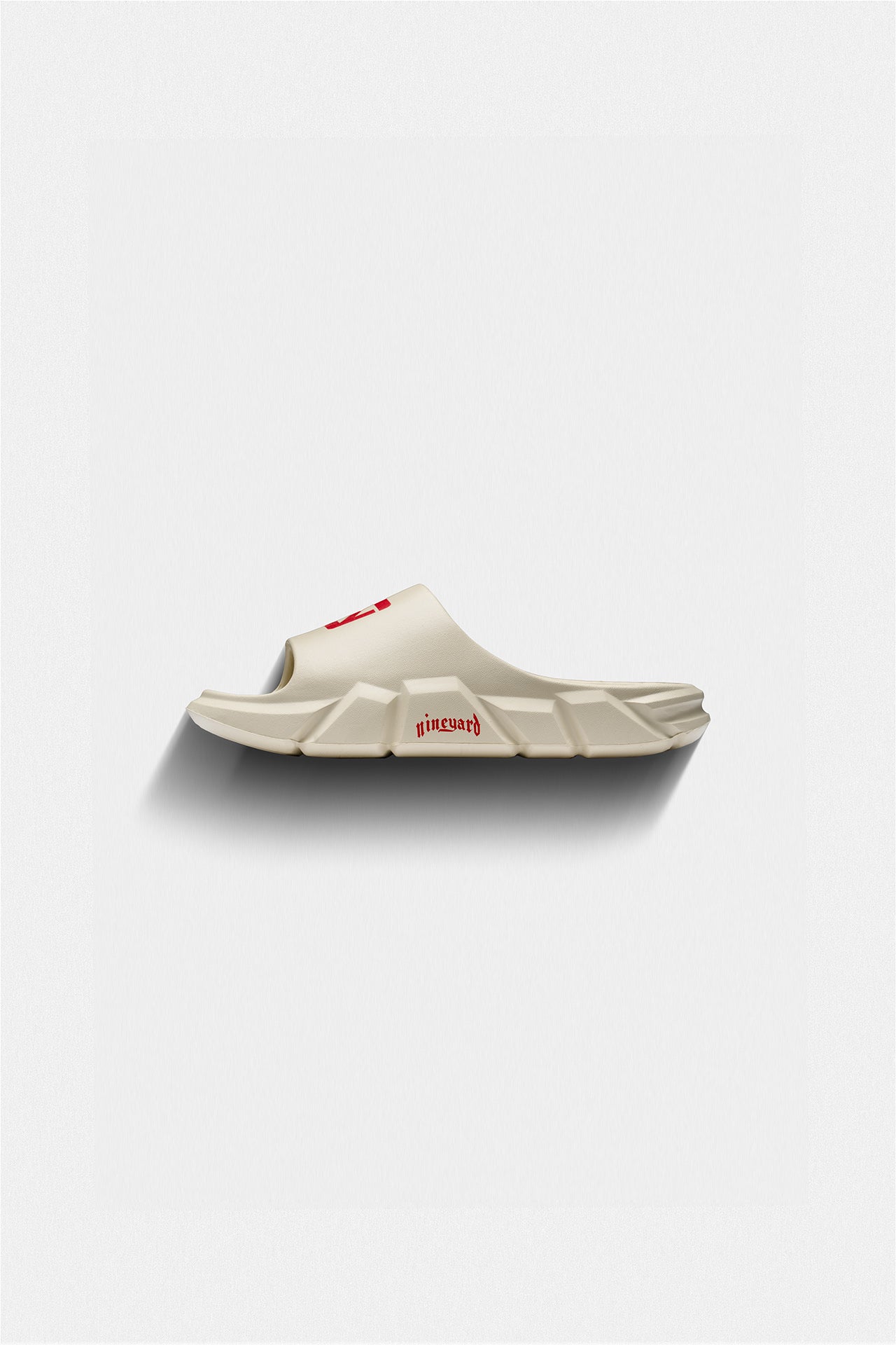 Nineyard Slides – Beige / Red