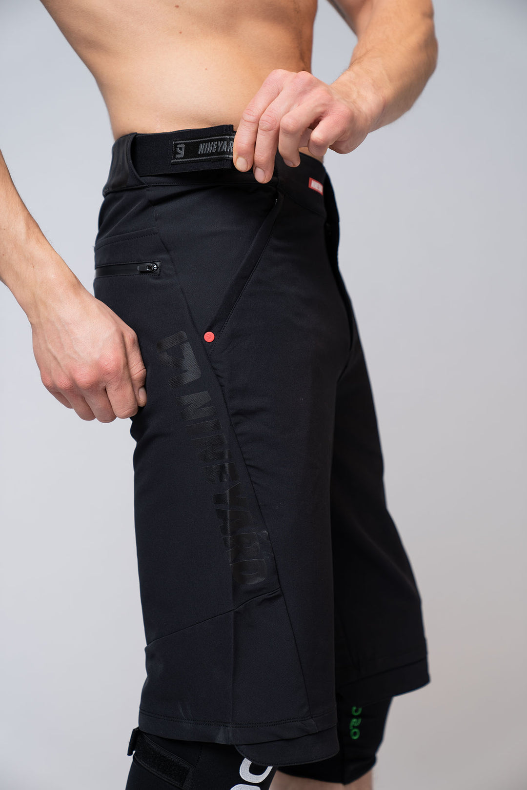 THUNDER STRIPES ADJUSTABLE SHORT L ブラック CORE. TEK RIDING SHORTS black – NINEYARD